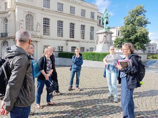 guide avec un groupe